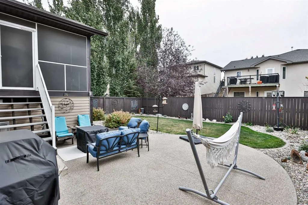 30 Riverview Crescent W