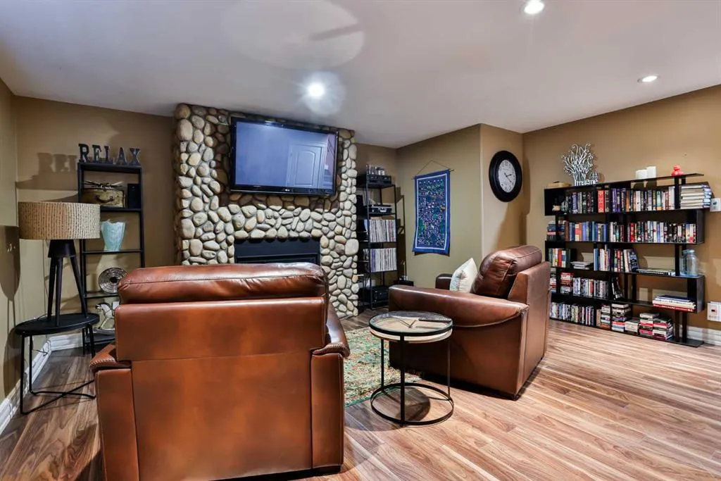 30 Riverview Crescent W