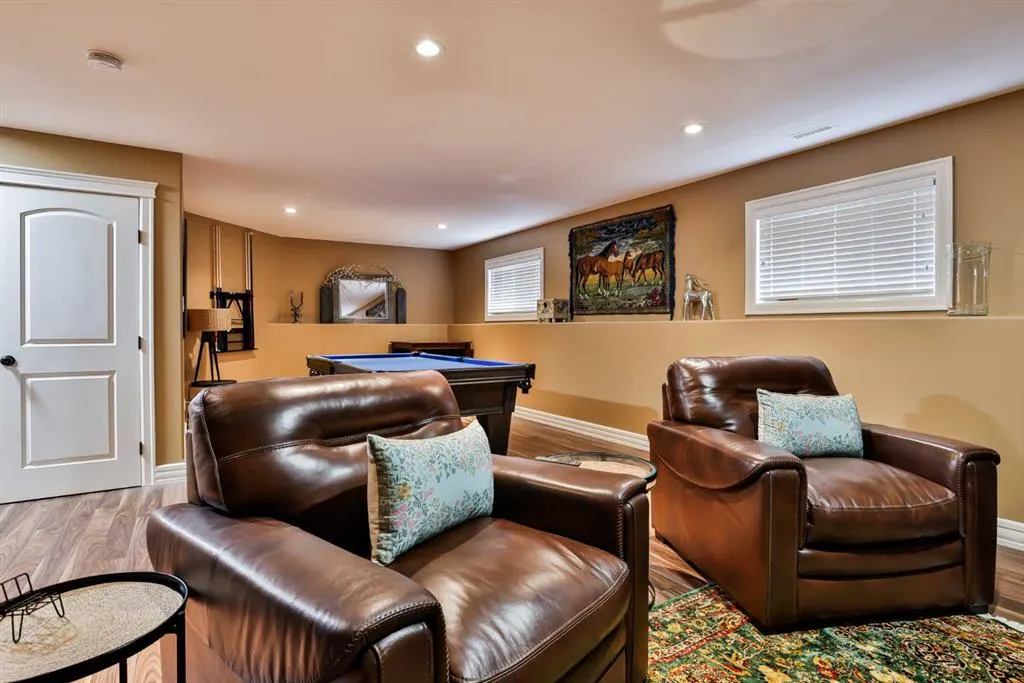 30 Riverview Crescent W