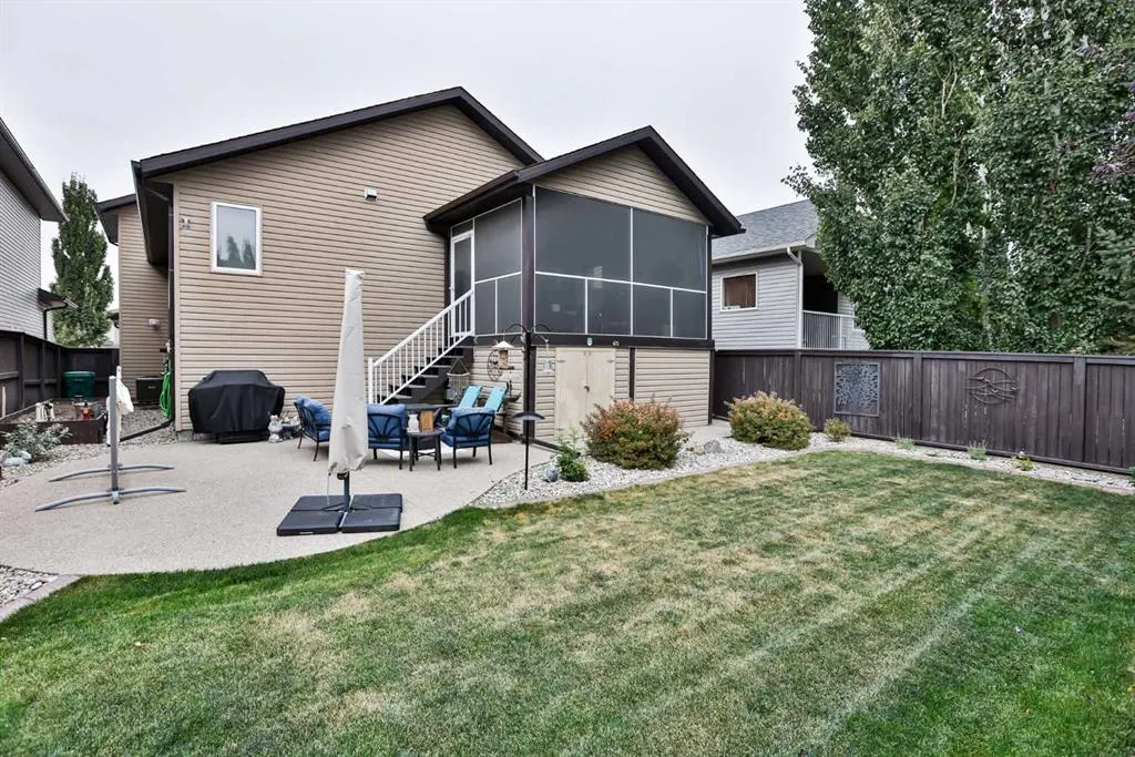 30 Riverview Crescent W
