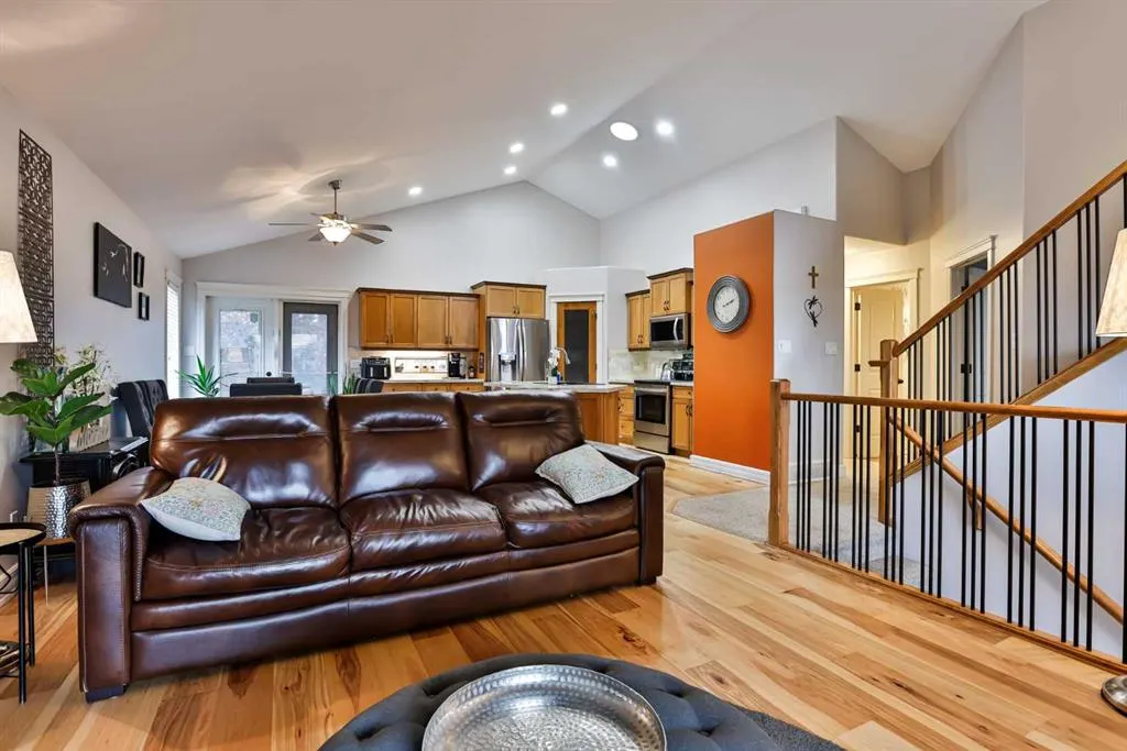 30 Riverview Crescent W