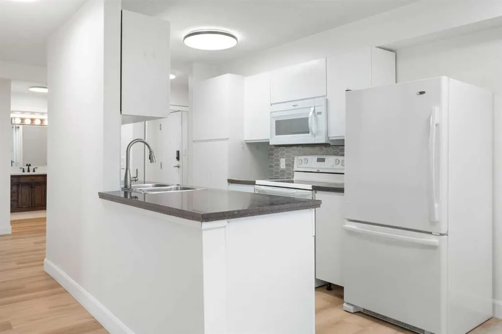 2221 14 Street SW, #201