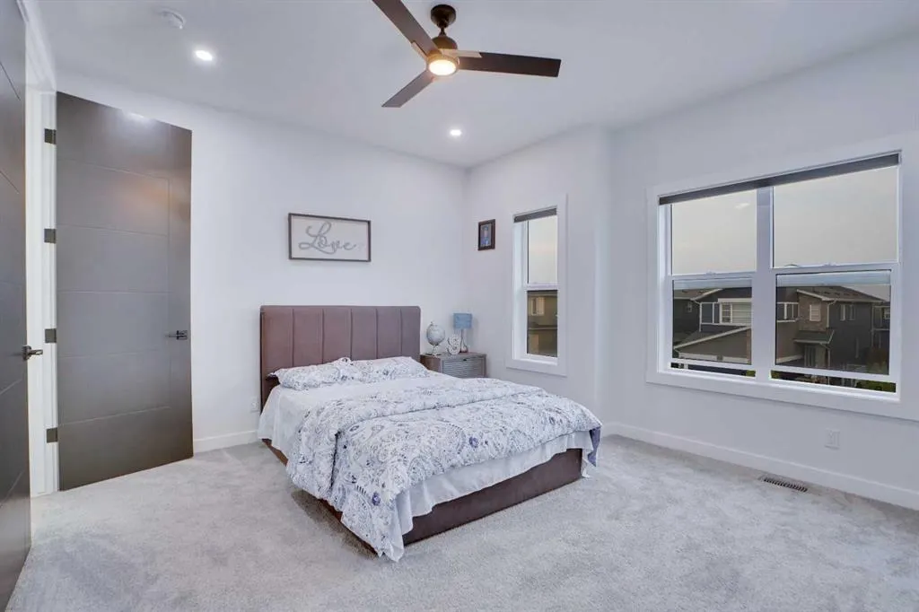 871 Corner Meadows Way NE