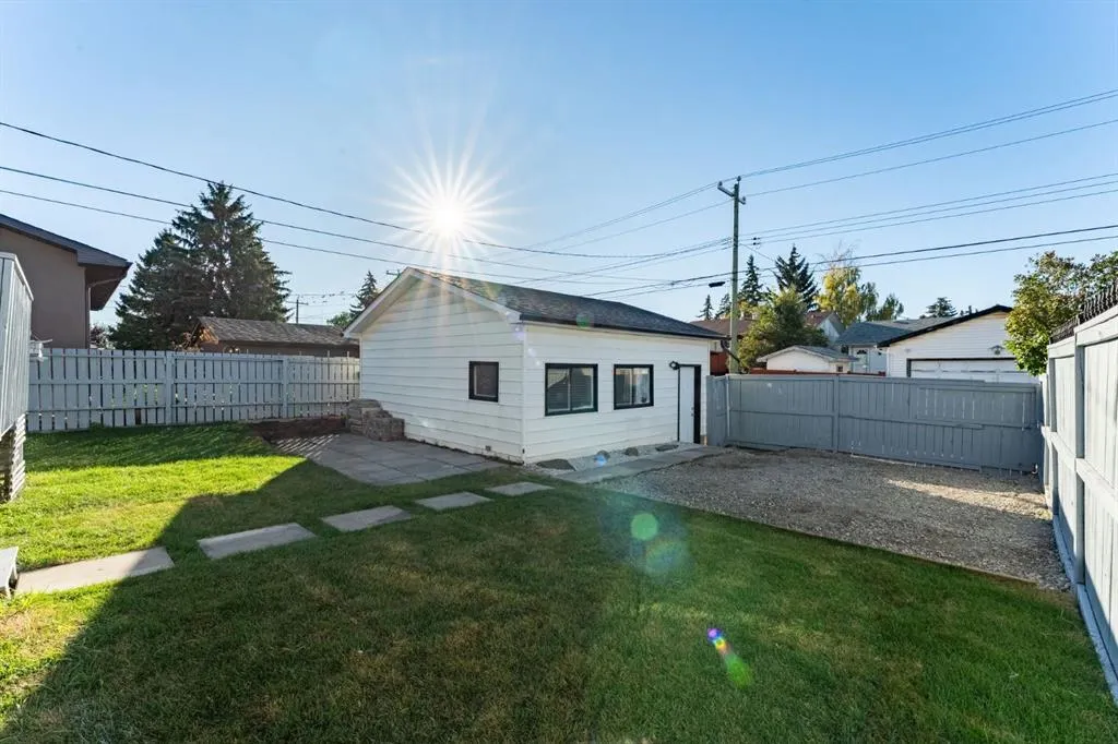 71 Maranda Close NE