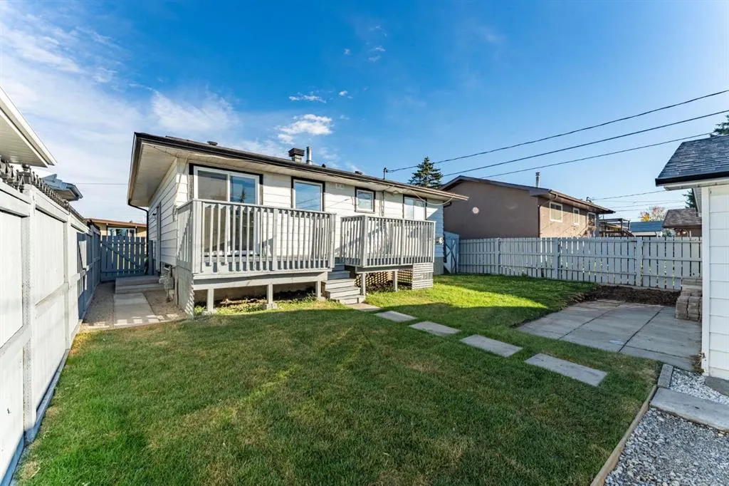 71 Maranda Close NE