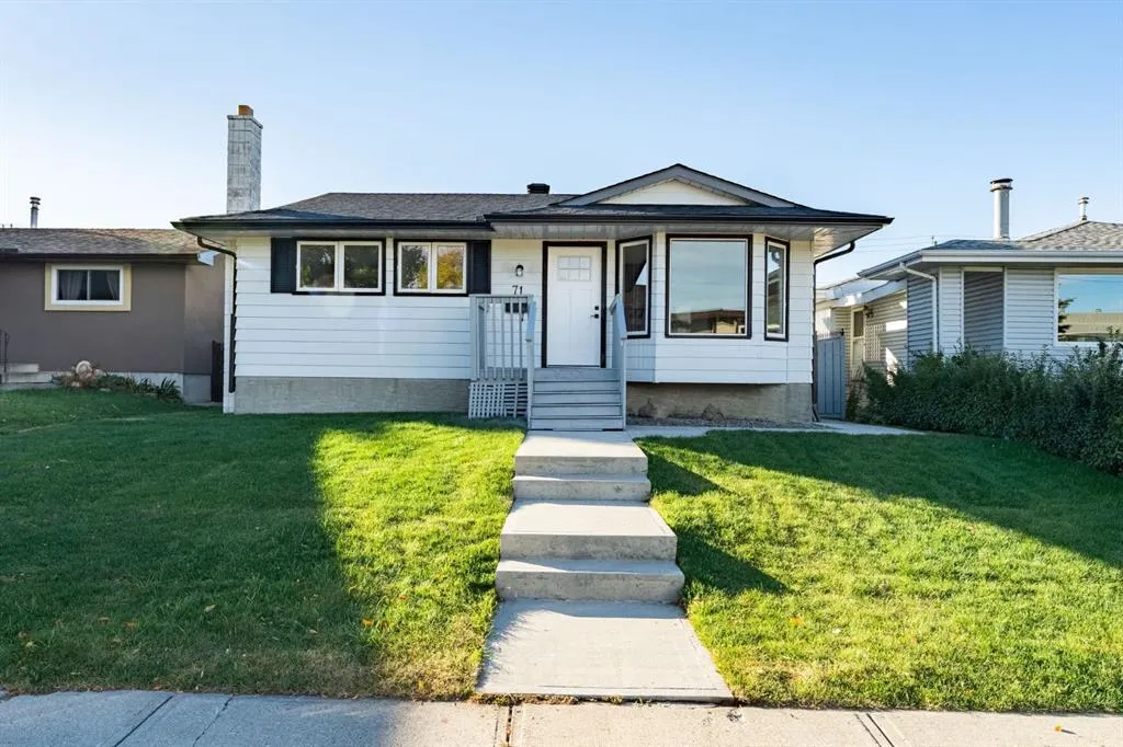 71 Maranda Close NE