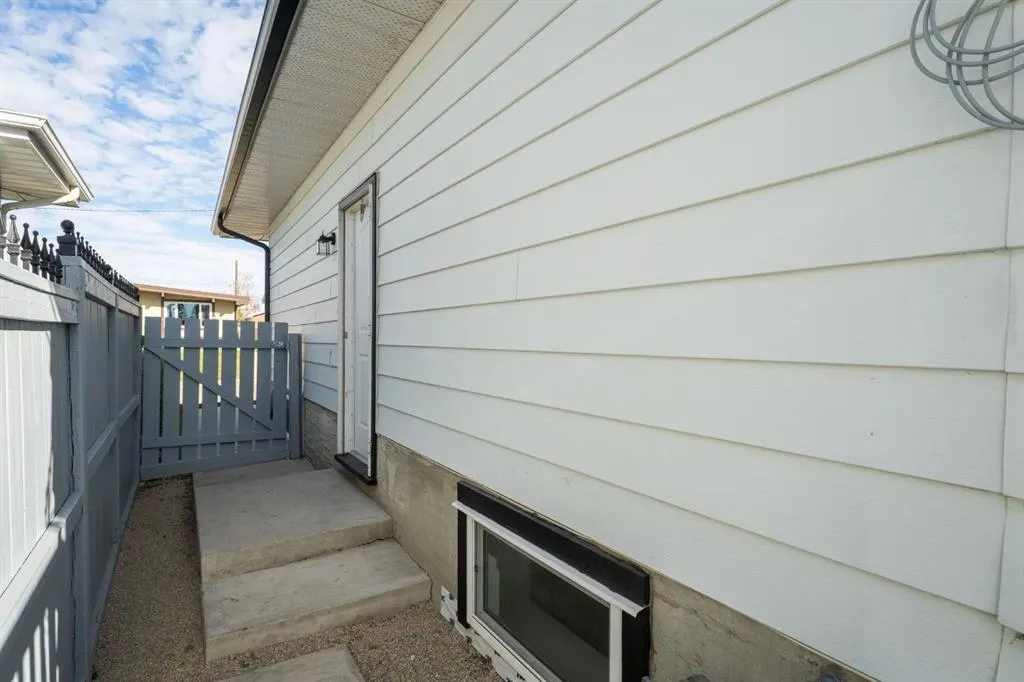 71 Maranda Close NE