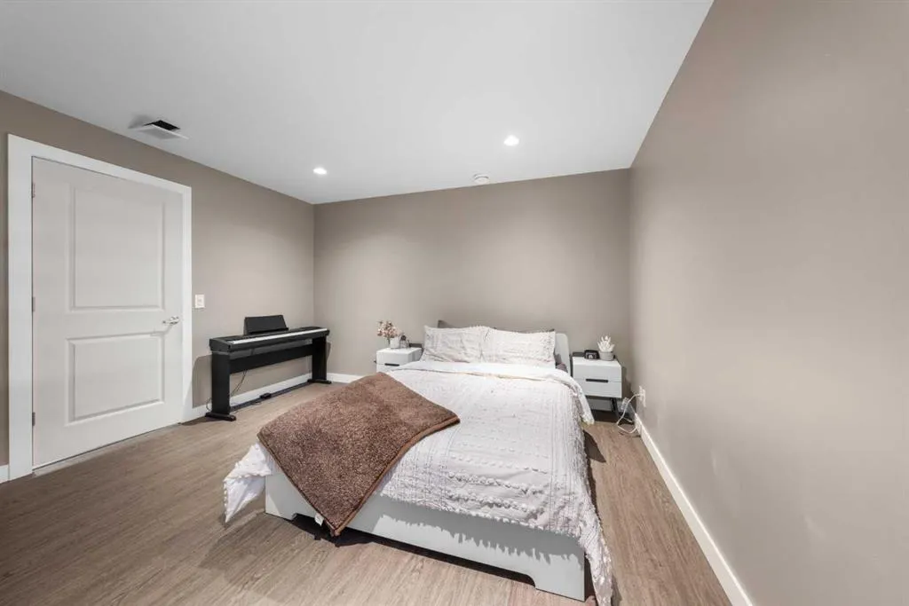 237 Walden Parade SE