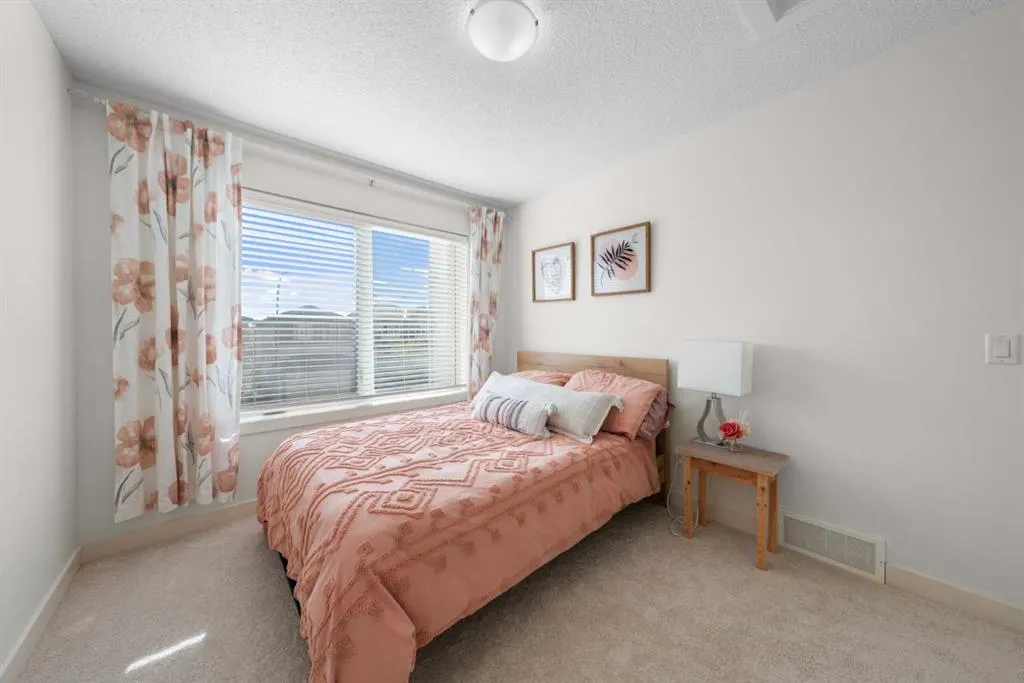 237 Walden Parade SE