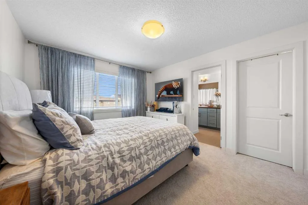 237 Walden Parade SE