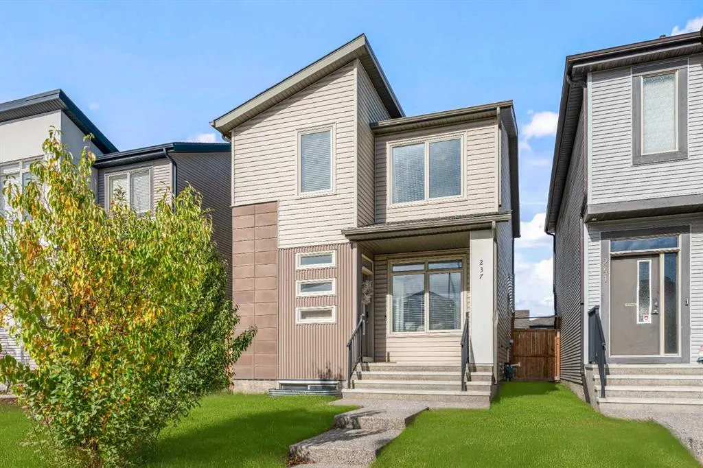 237 Walden Parade SE