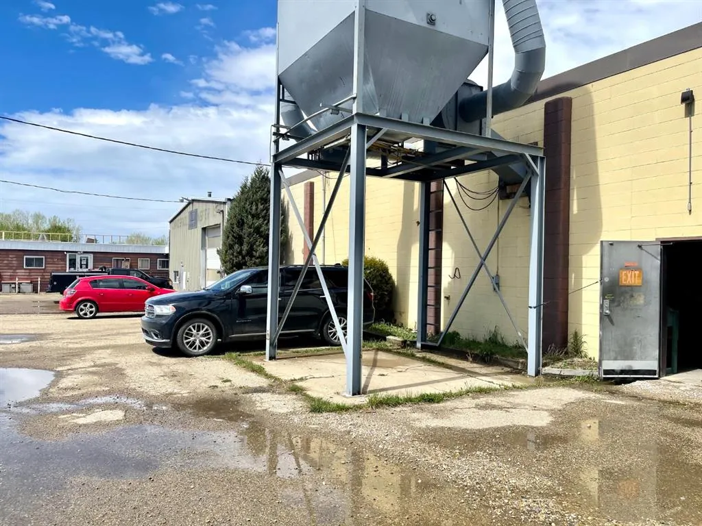 4211 53 Street Close