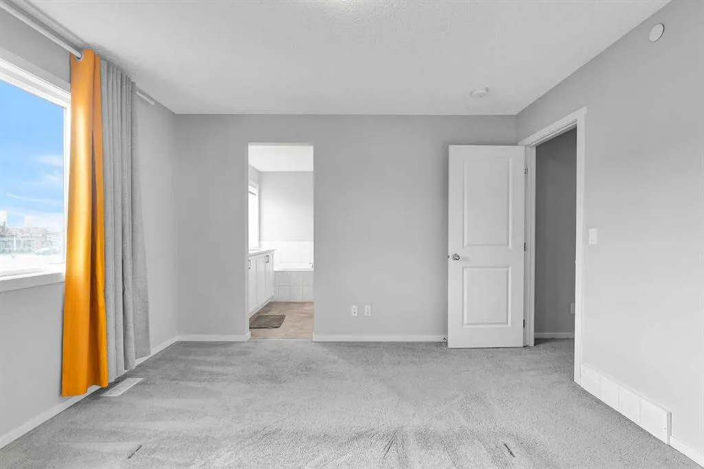 106 Lucas Crescent NW