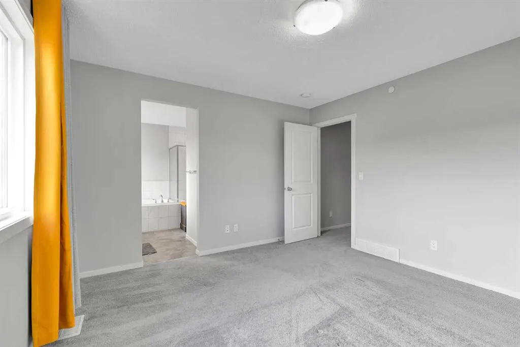 106 Lucas Crescent NW