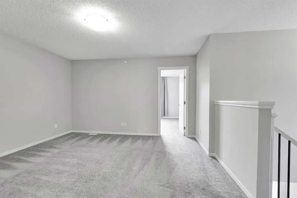 106 Lucas Crescent NW