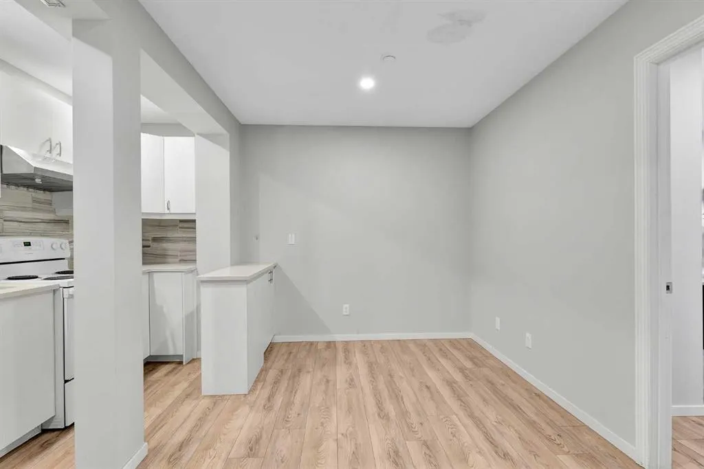 106 Lucas Crescent NW