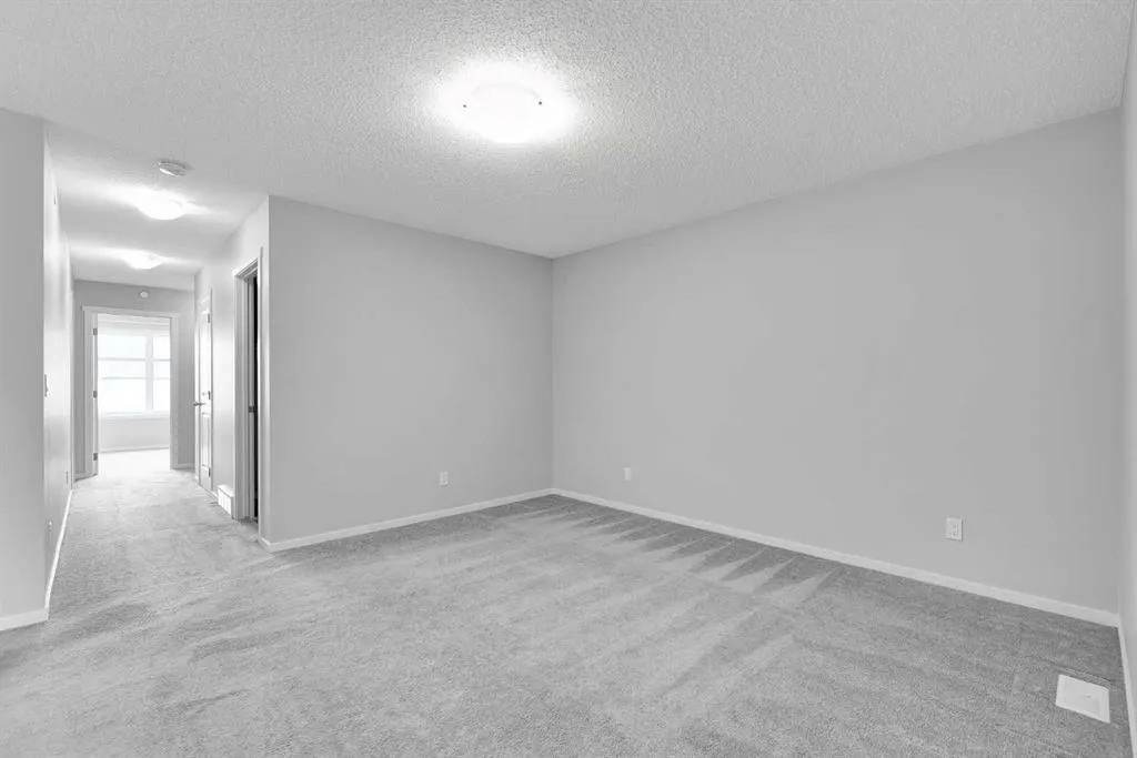 106 Lucas Crescent NW