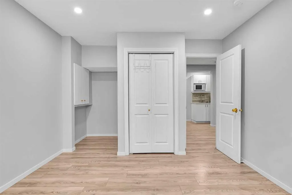 106 Lucas Crescent NW