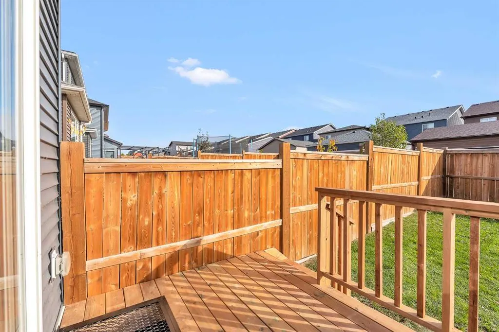 106 Lucas Crescent NW