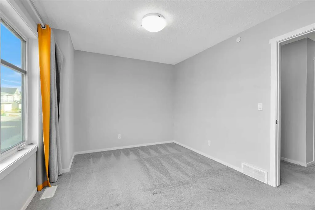 106 Lucas Crescent NW