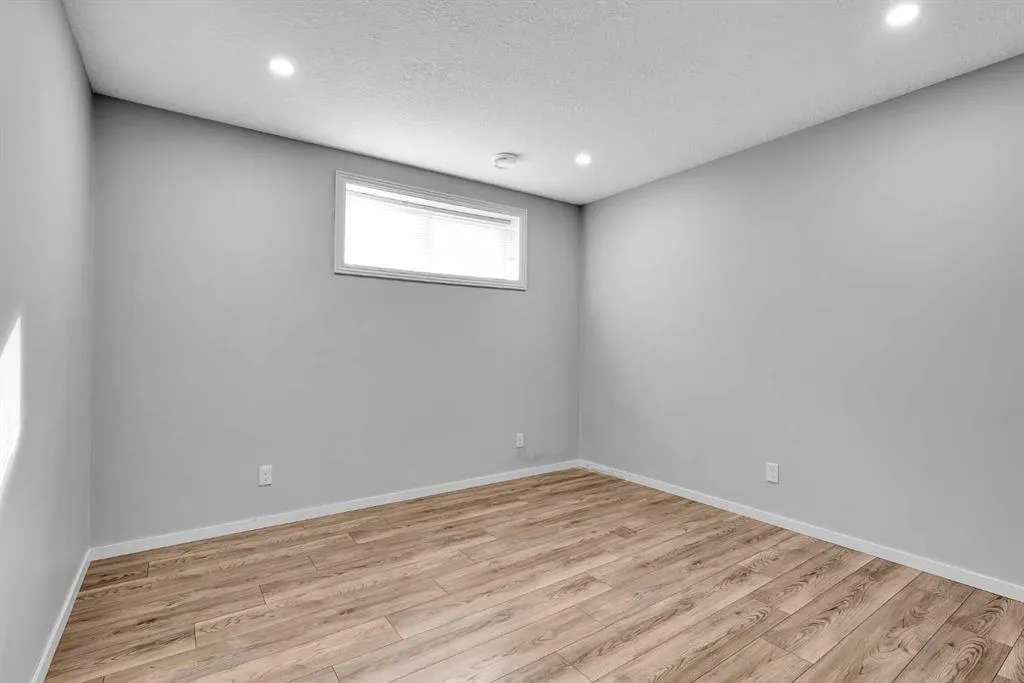 106 Lucas Crescent NW