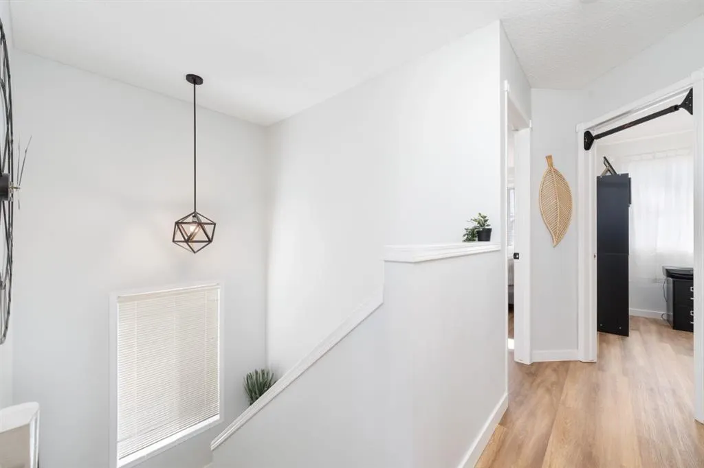 291 Arbour Grove Close NW