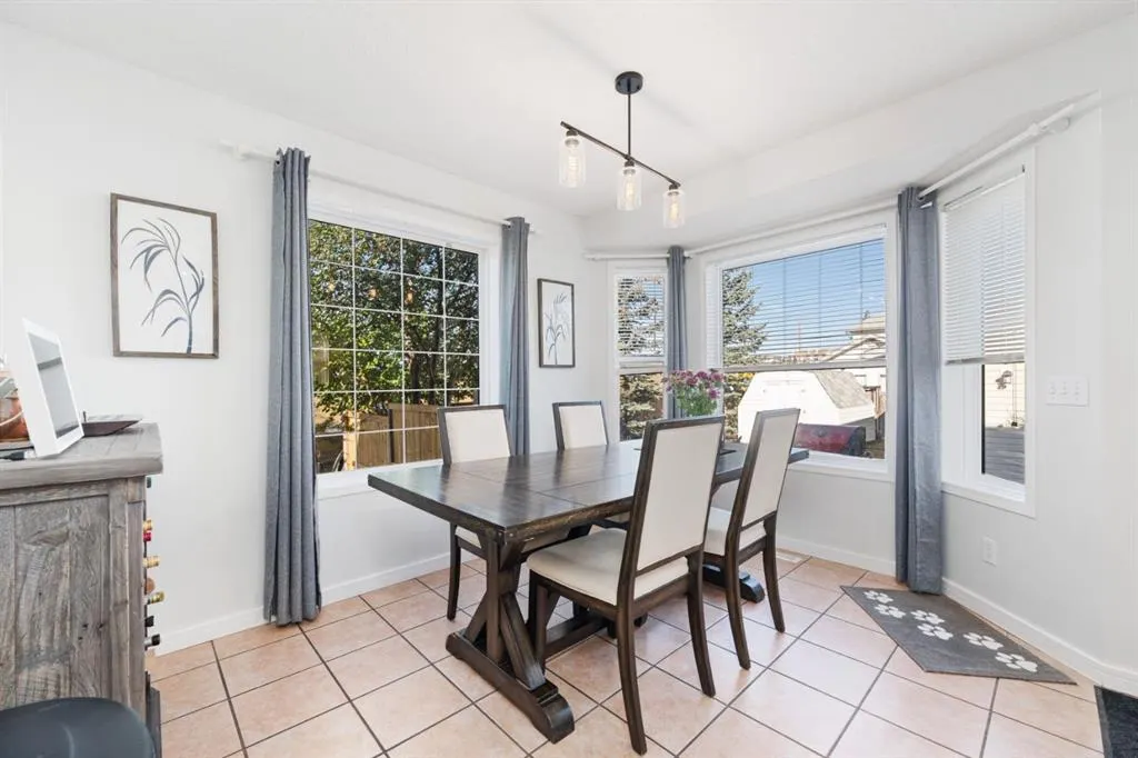 291 Arbour Grove Close NW