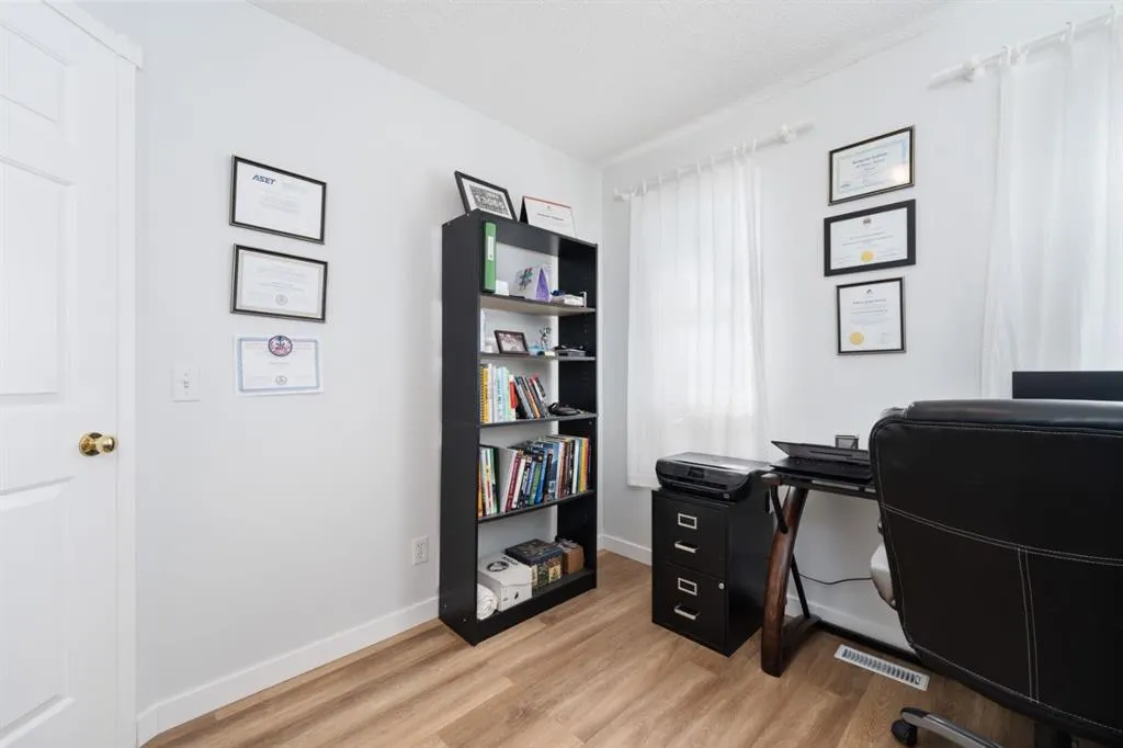 291 Arbour Grove Close NW