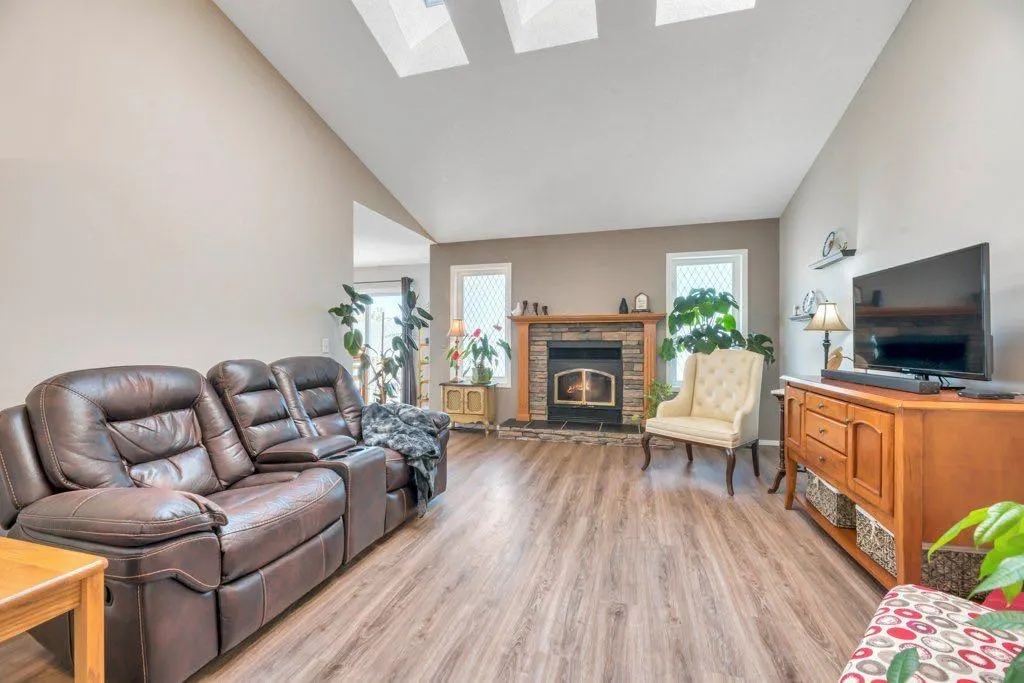 15 Henderson Bay NE