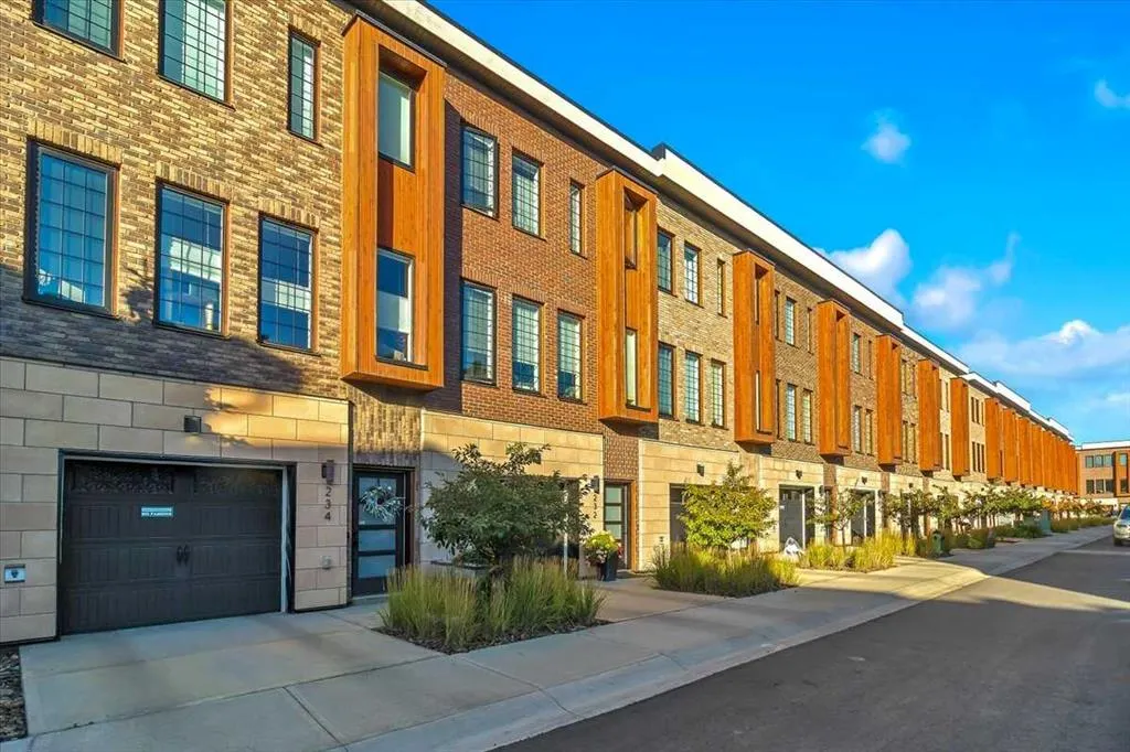 81 Greenbriar Place NW, #232
