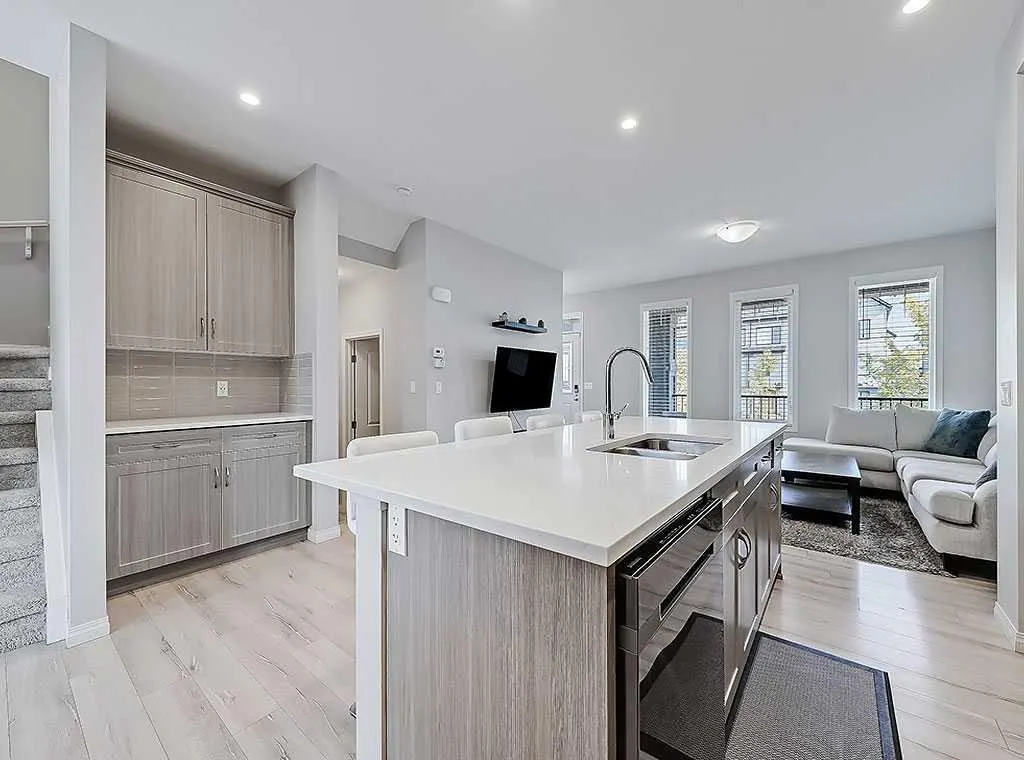 588 Evanston Link NW
