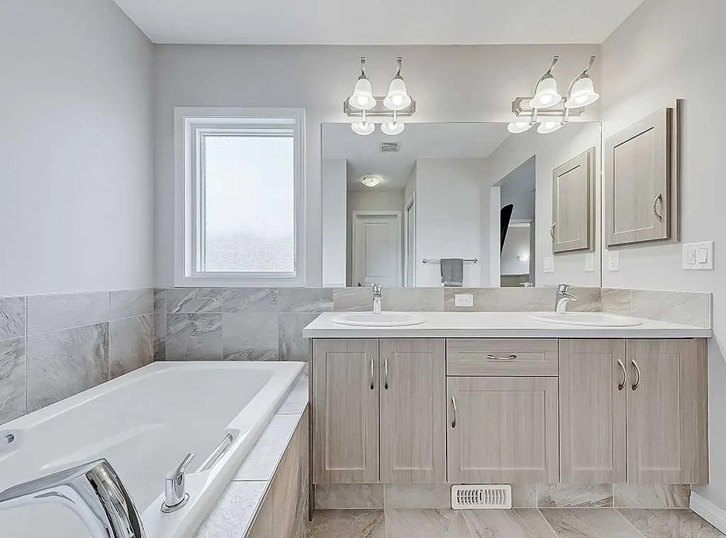 588 Evanston Link NW