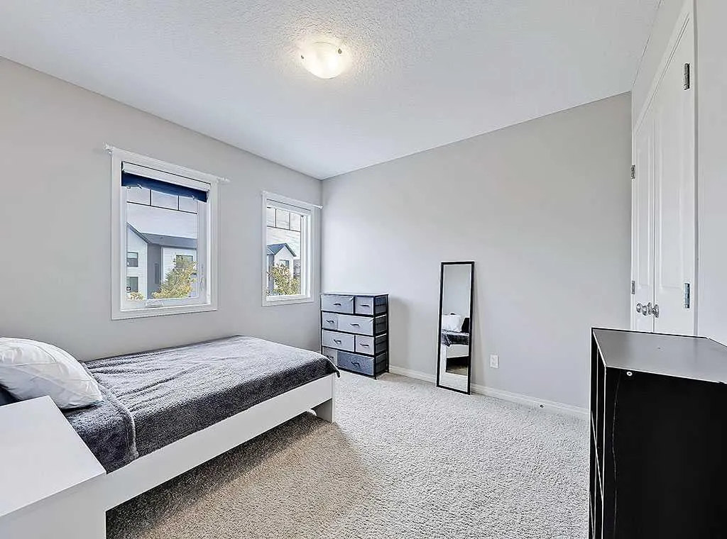 588 Evanston Link NW