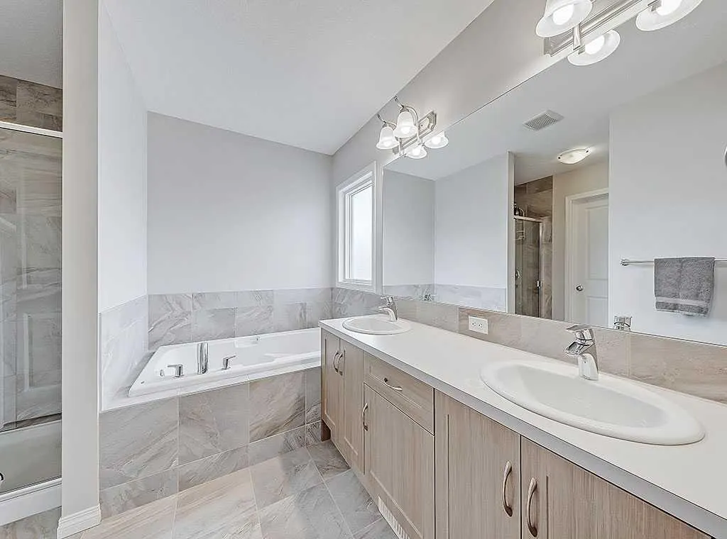 588 Evanston Link NW