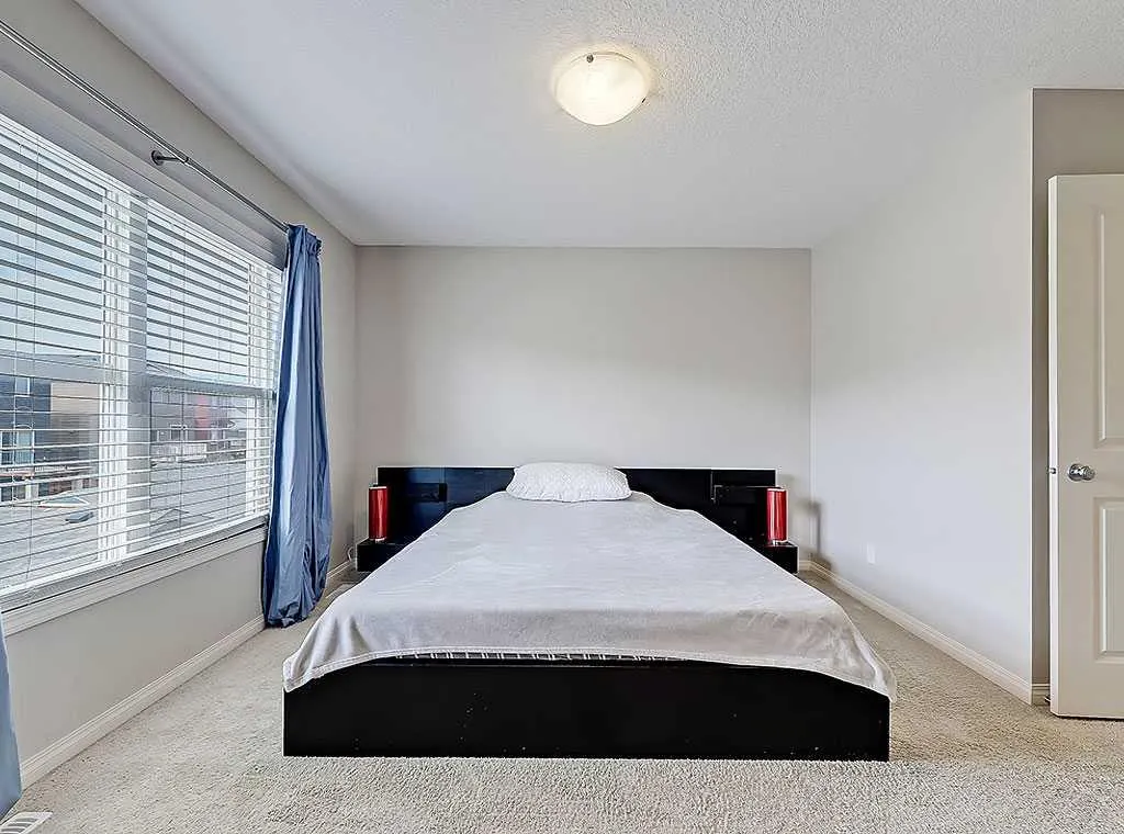 588 Evanston Link NW