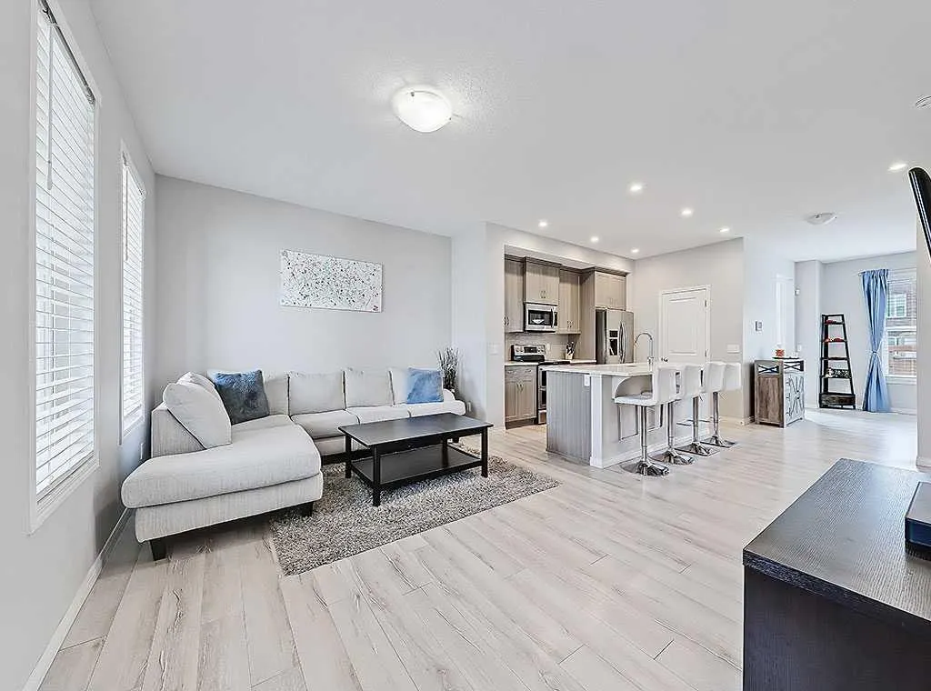 588 Evanston Link NW