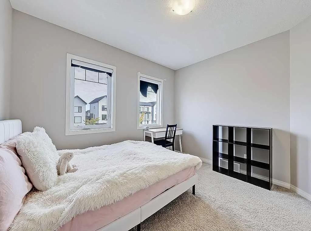 588 Evanston Link NW