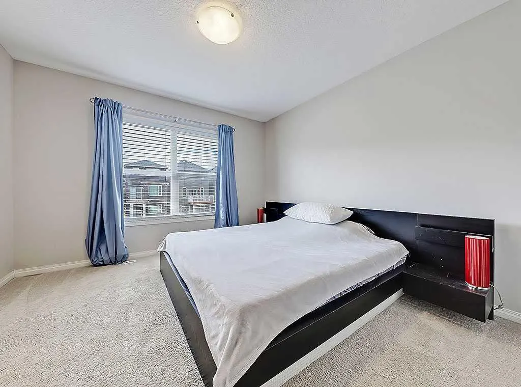 588 Evanston Link NW