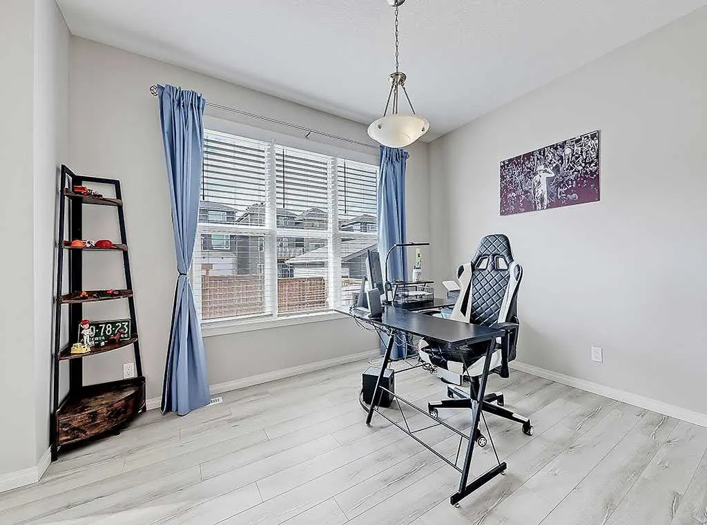 588 Evanston Link NW