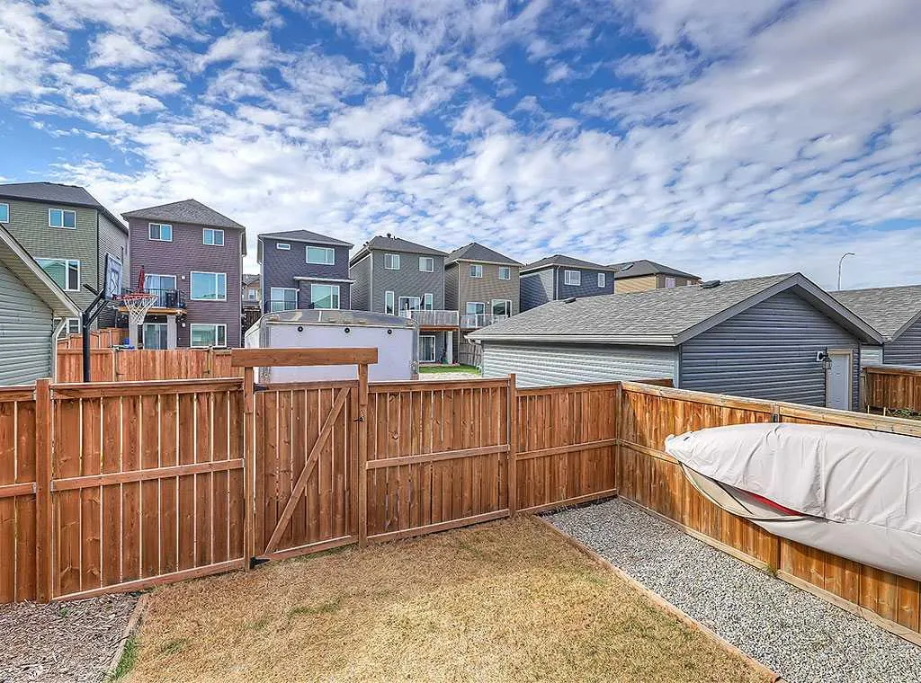 588 Evanston Link NW
