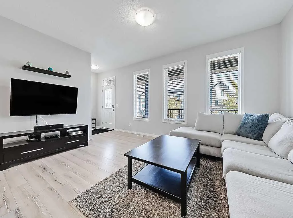 588 Evanston Link NW