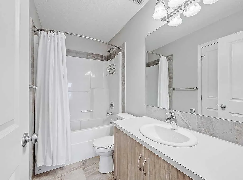 588 Evanston Link NW