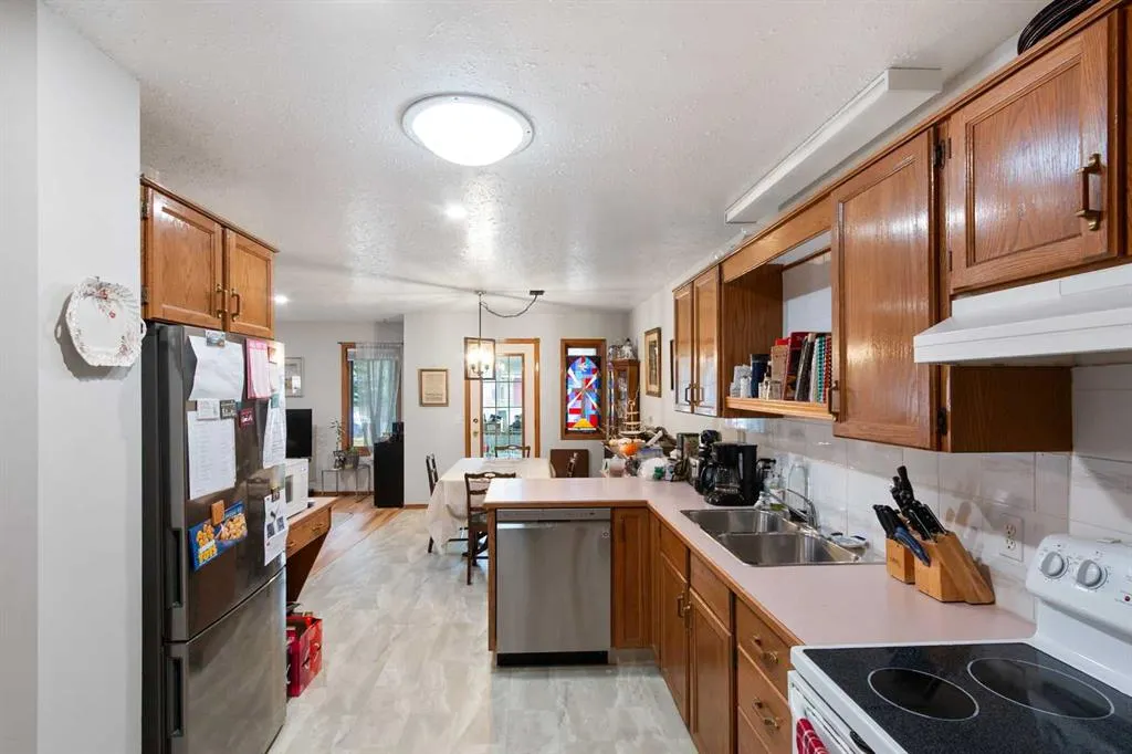 4102 Silverpark Estates Close