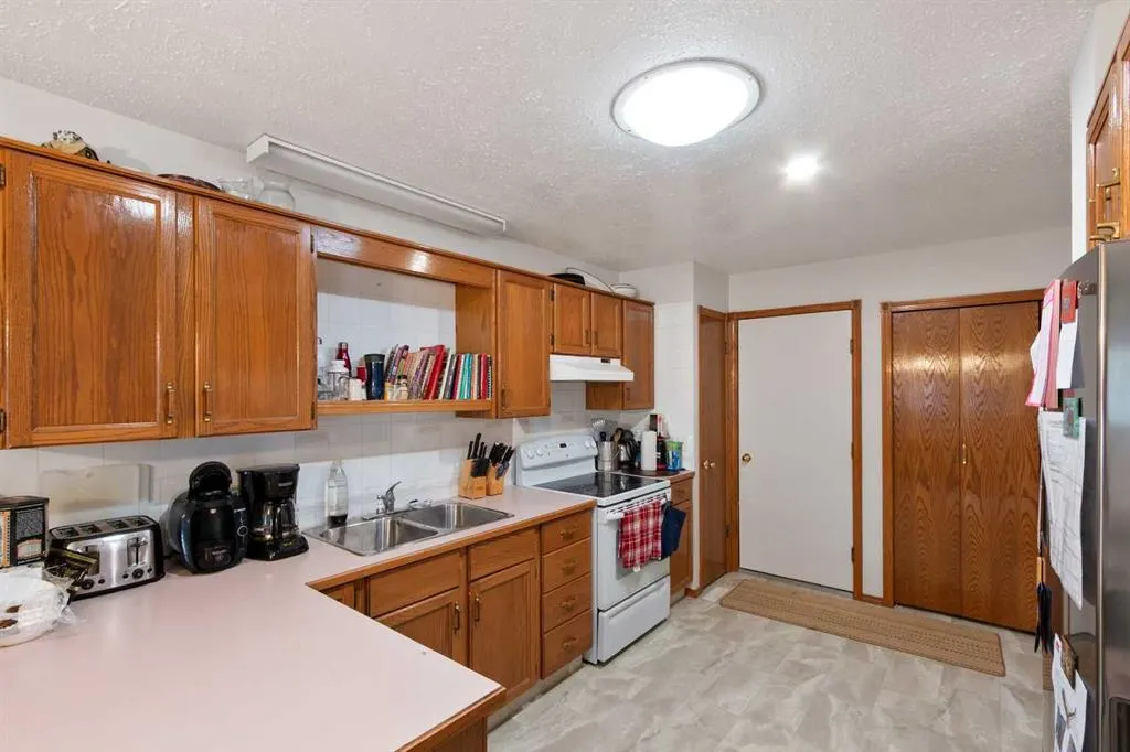 4102 Silverpark Estates Close