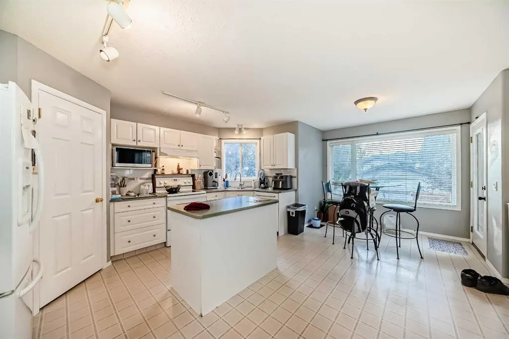 124 Creek Gardens Close NW
