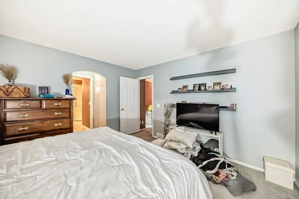 124 Creek Gardens Close NW