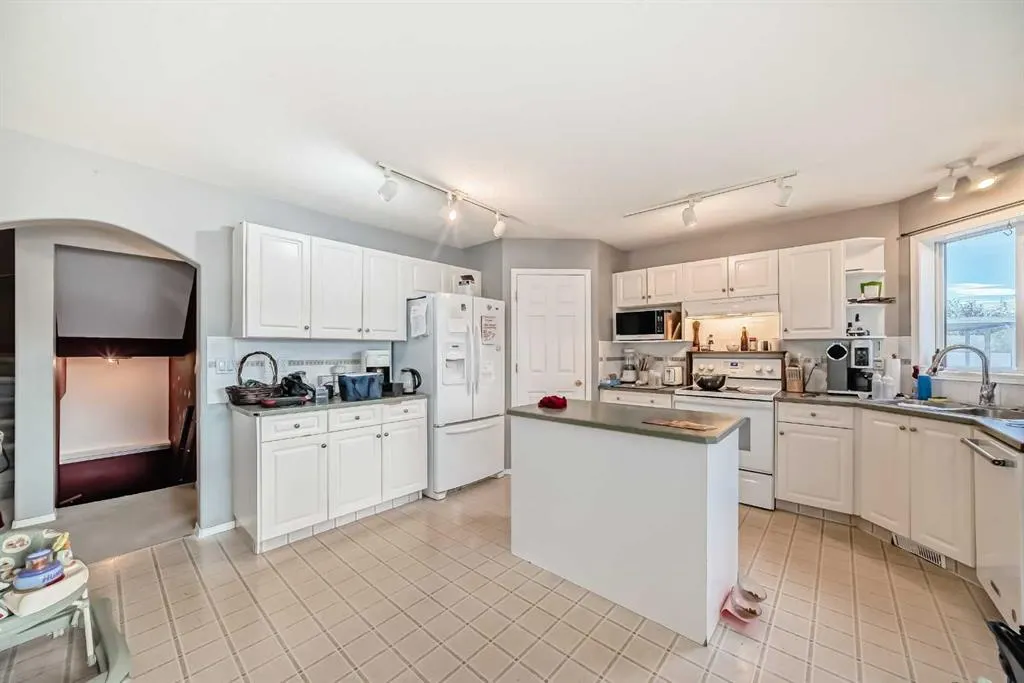124 Creek Gardens Close NW