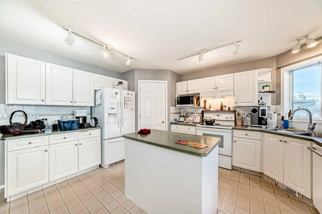 124 Creek Gardens Close NW