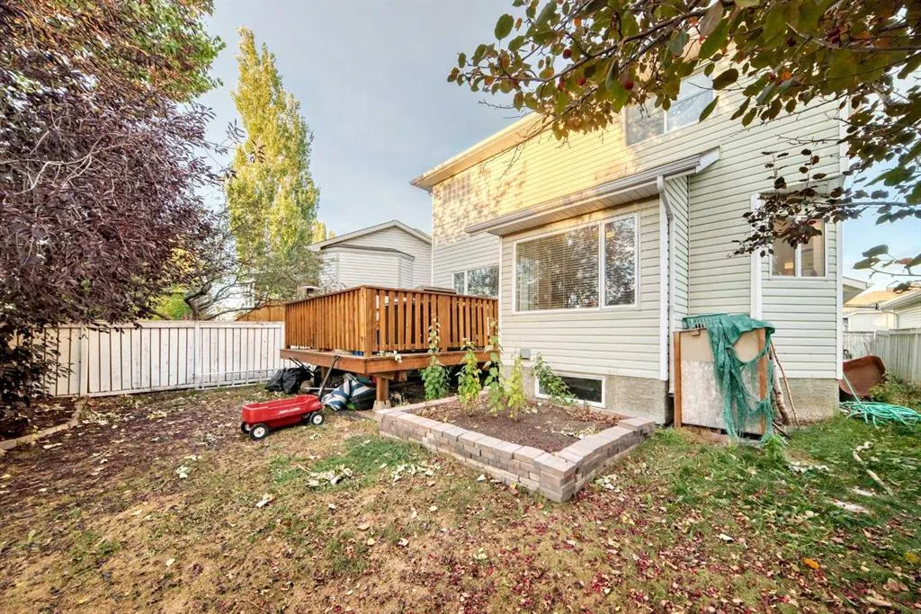 124 Creek Gardens Close NW