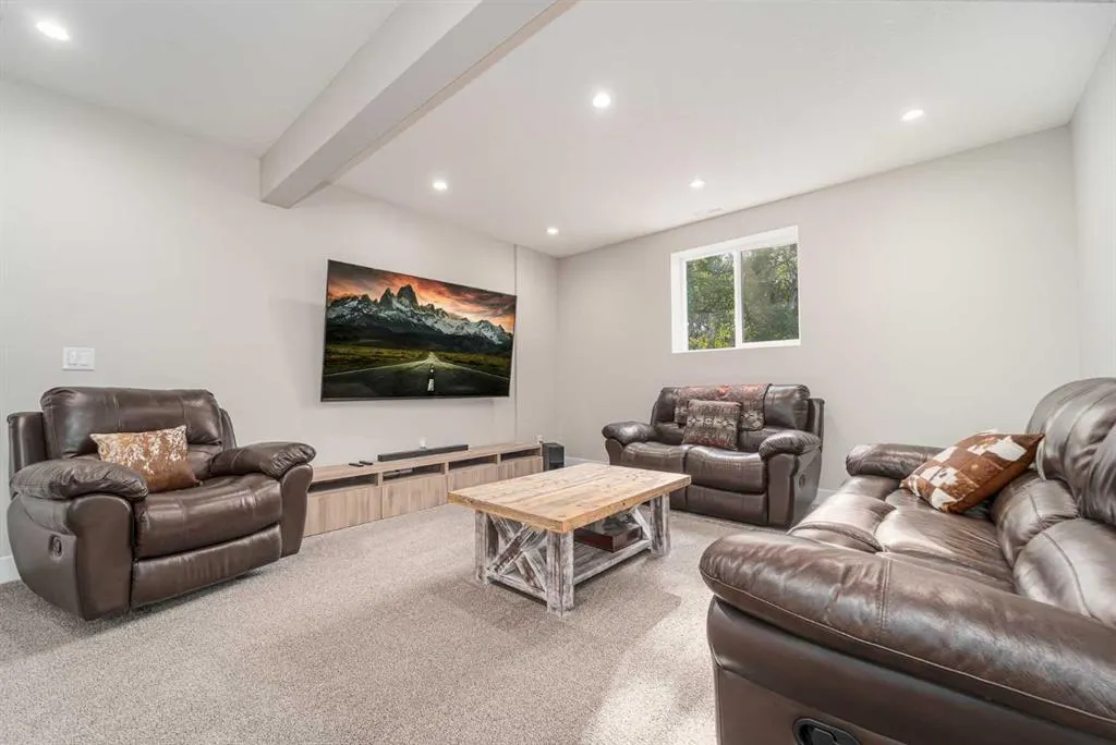42 Riverwood Place SW